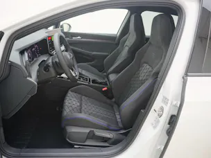 VW Golf VIII 1.5 eTSI R-Line DSG