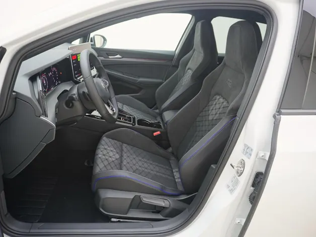 VW Golf VIII 1.5 eTSI R-Line DSG