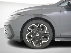 VW Golf VIII 1.5 eTSI R-Line DSG