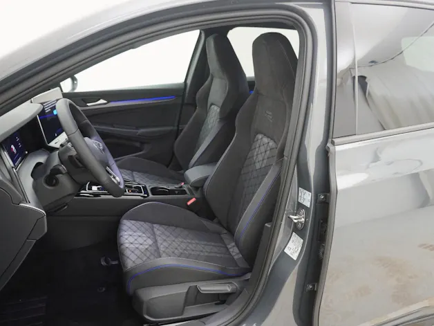 VW Golf VIII 1.5 eTSI R-Line DSG