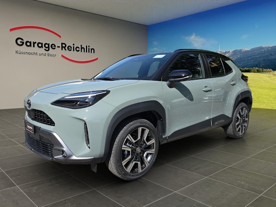 First vehicle image