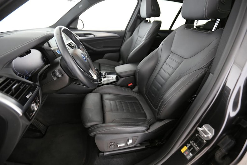 Vehicle image BMW iX3