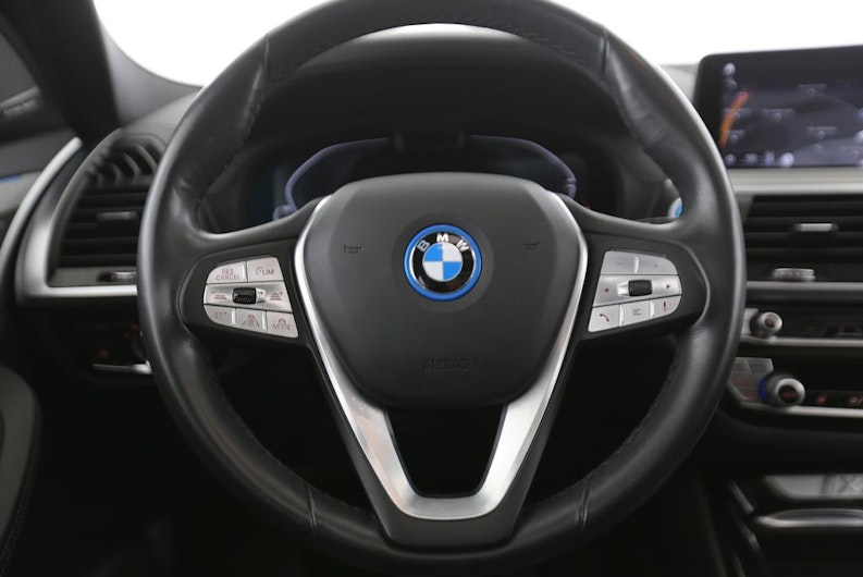 Vehicle image BMW iX3