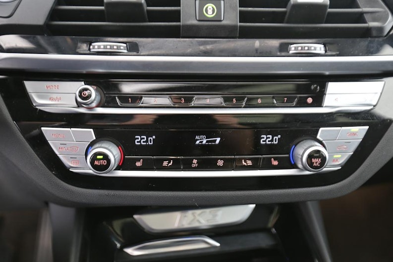 Vehicle image BMW iX3