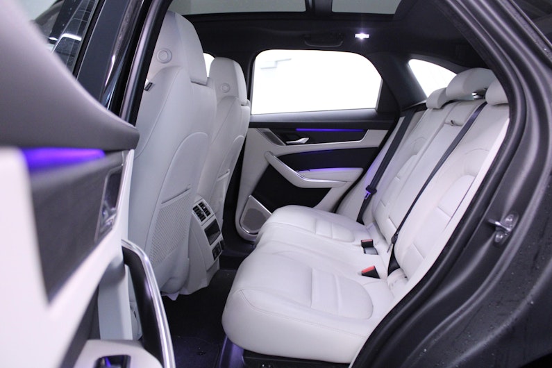 Vehicle image JAGUAR F-PACE