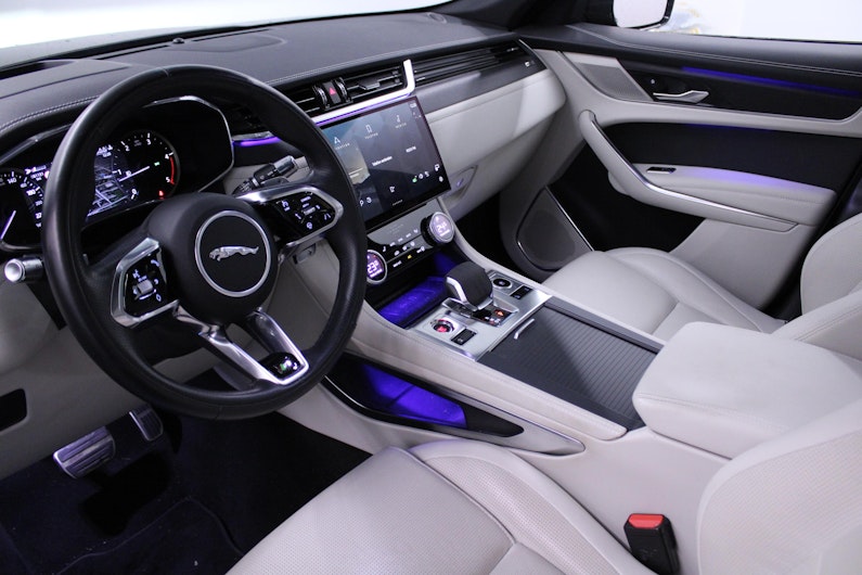 Vehicle image JAGUAR F-PACE