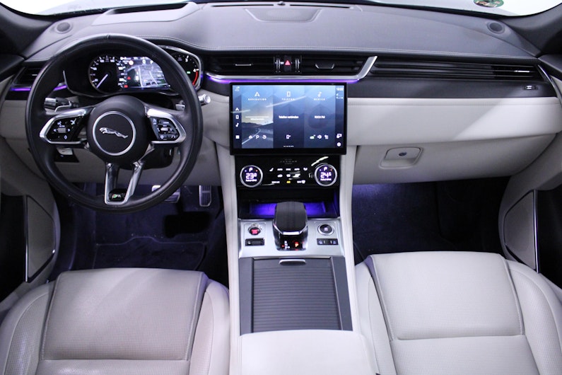 Vehicle image JAGUAR F-PACE