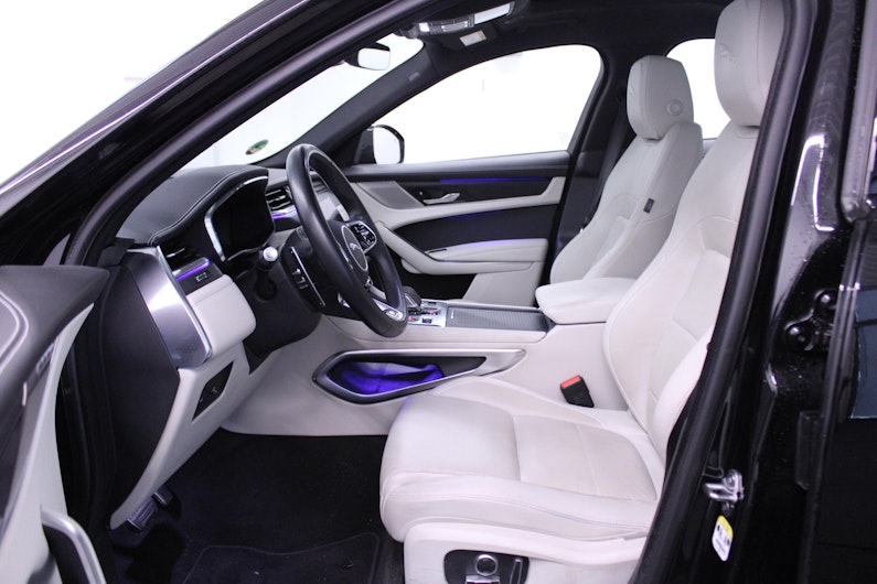 Vehicle image JAGUAR F-PACE