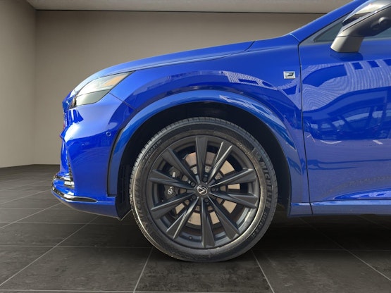 Vehicle image 15