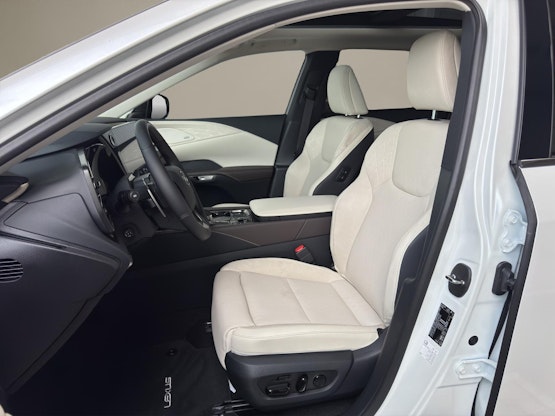 Vehicle image 8 Vehicle image 8