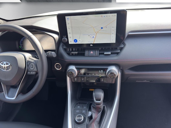 Vehicle image 16