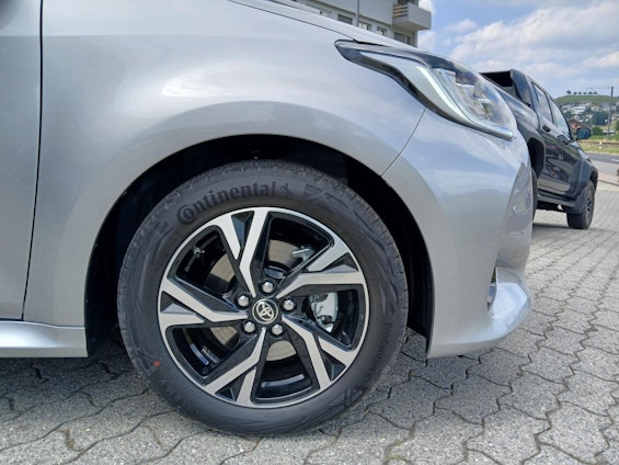 Vehicle image 15