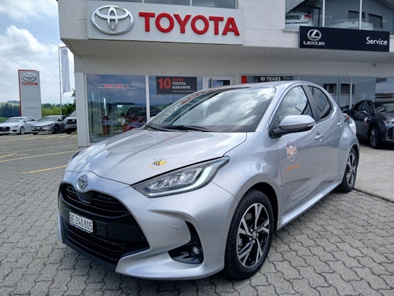 First vehicle image