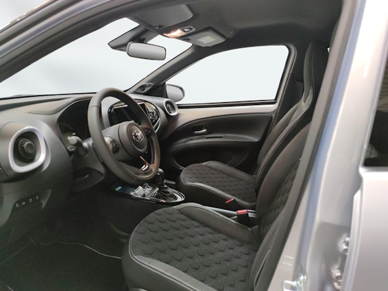 Vehicle image 8