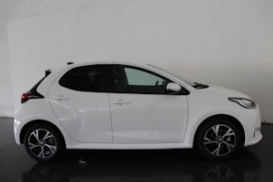 Vehicle image TOYOTA Yaris 1.5 VVT-i HSD Trend