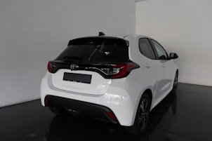 Vehicle image TOYOTA Yaris 1.5 VVT-i HSD Trend
