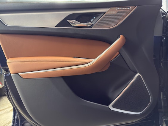 Vehicle image 10 Vehicle image 10