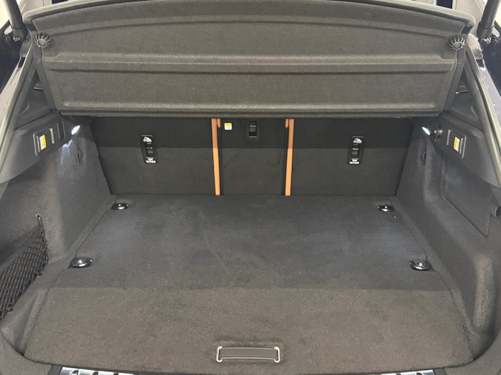 Vehicle image JAGUAR F-PACE