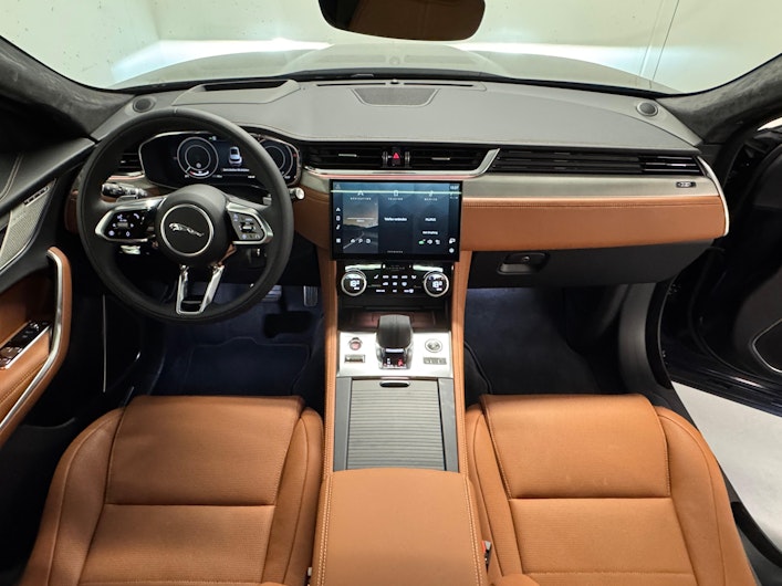 Vehicle image JAGUAR F-PACE