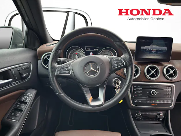 Mercedes-Benz GLA 250 Urban 4m