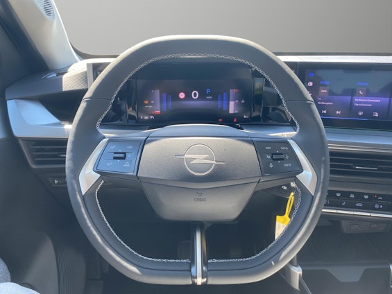 Vehicle image 4 Vehicle image 4