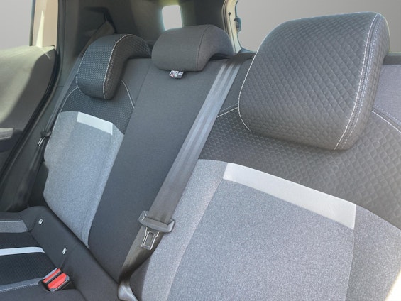 Vehicle image 6 Vehicle image 6