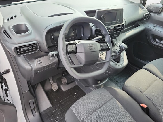 Vehicle image 13 Vehicle image 13