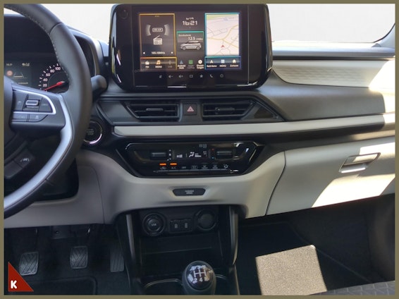 Vehicle image 14 Vehicle image 14