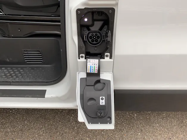 Renault Trafic EV52 Elektro 22kW L2H1 Elektrofahrzeug 100% Elektrisch