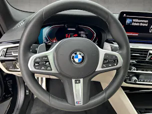 BMW M550i xDrive SAG