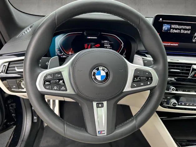 BMW M550i xDrive SAG