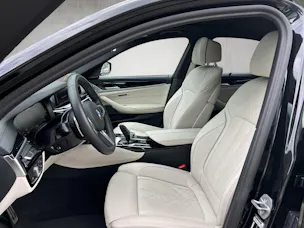 BMW M550i xDrive SAG