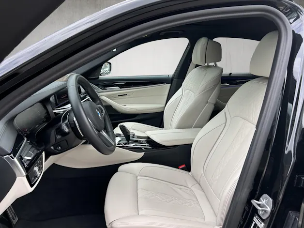 BMW M550i xDrive SAG