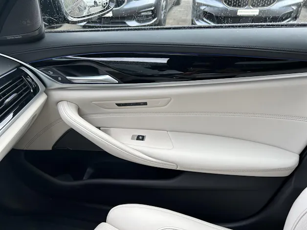 BMW M550i xDrive SAG