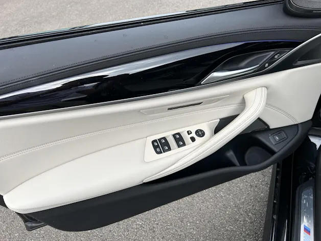 BMW M550i xDrive SAG