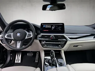 BMW M550i xDrive SAG