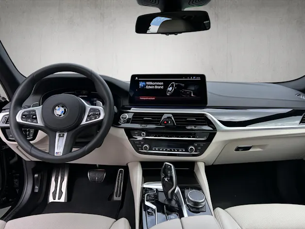 BMW M550i xDrive SAG