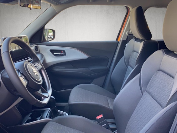 Vehicle image 6