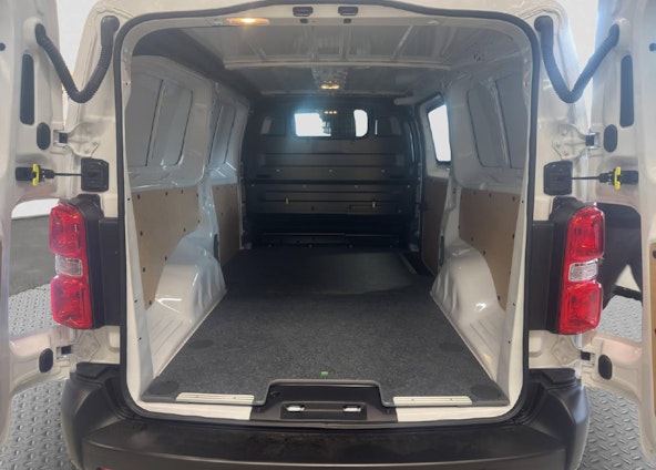 Vehicle image 9 Vehicle image 9