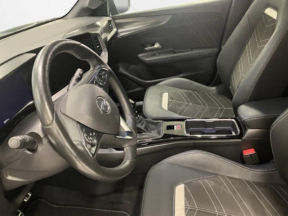 Vehicle image 4 Vehicle image 4