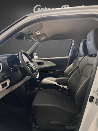 Vehicle image 2 Vehicle image 2