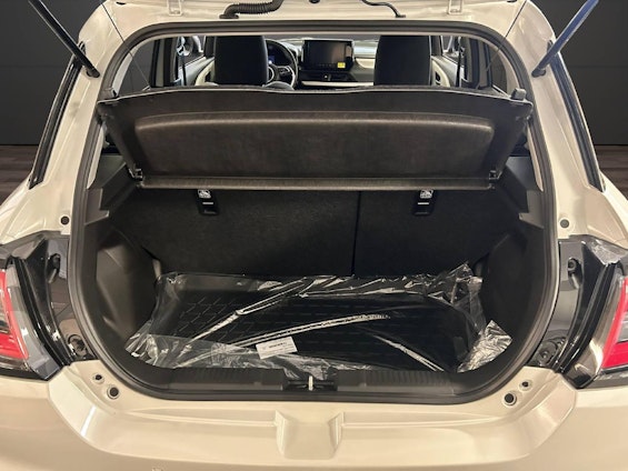 Vehicle image 6 Vehicle image 6