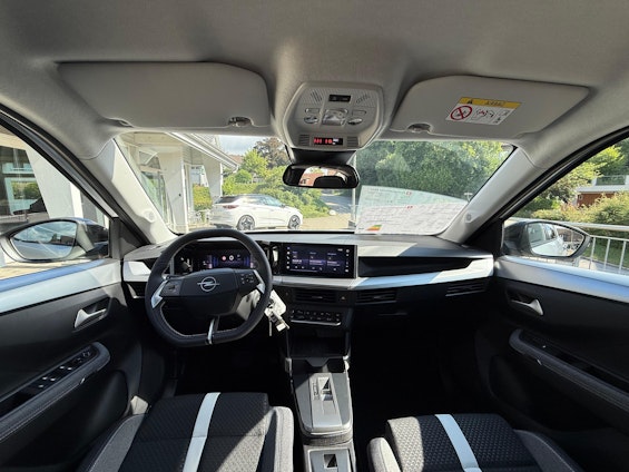 Vehicle image 33 Vehicle image 33