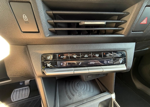 Vehicle image 35 Vehicle image 35