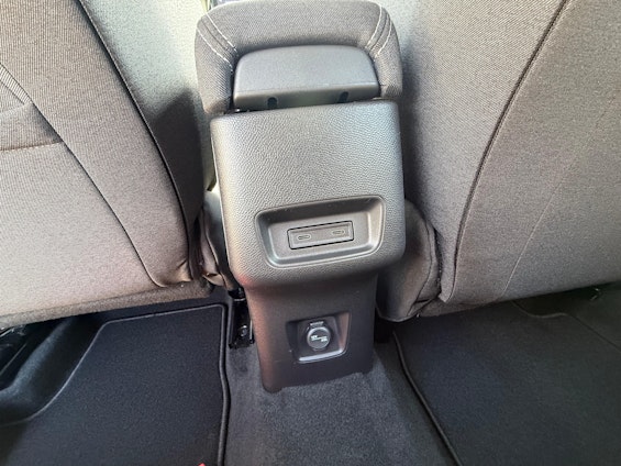 Vehicle image 32 Vehicle image 32