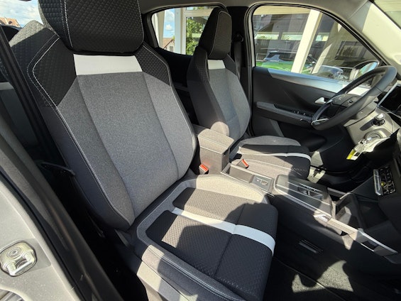 Vehicle image 10 Vehicle image 10