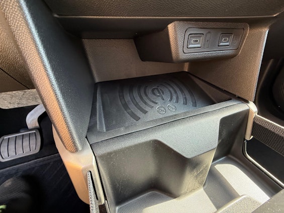 Vehicle image 16 Vehicle image 16