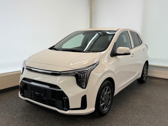 First vehicle image