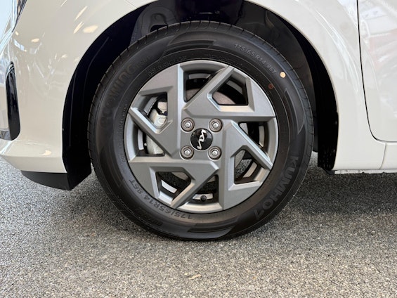 Vehicle image 14 Vehicle image 14