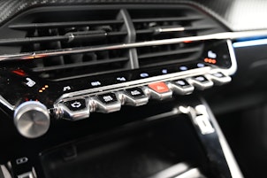 Vehicle image PEUGEOT 2008 1.2 PureTech 130 GT Pack